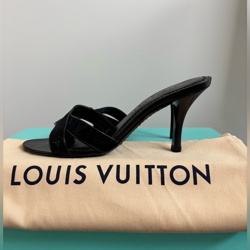 Louis Vuitton Black satin mules 37.5